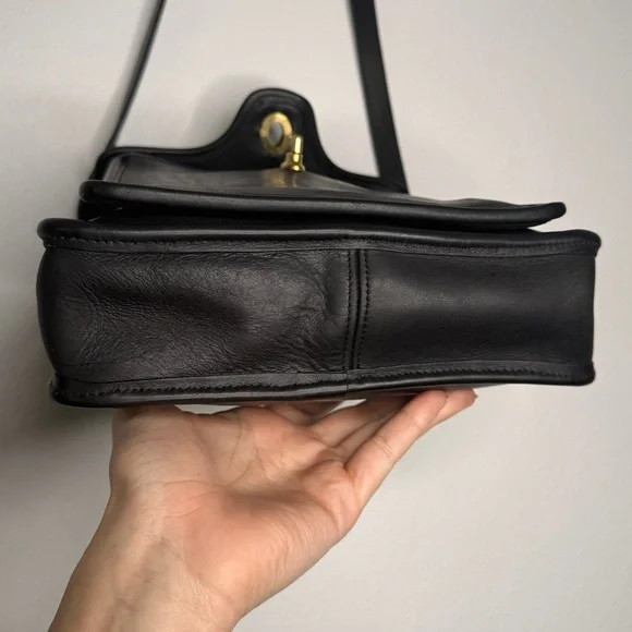 Coach Vintage Shelton Black Glove Tanned Leather Crossbody Bag Brass Hardware - Picture 5 of 11
